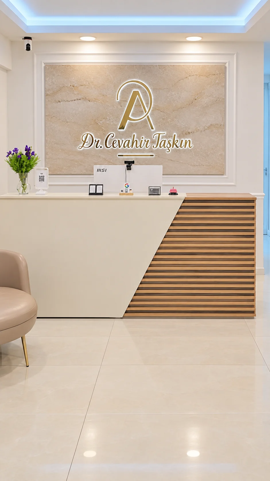 The reception area at the dental practice in İstanbul